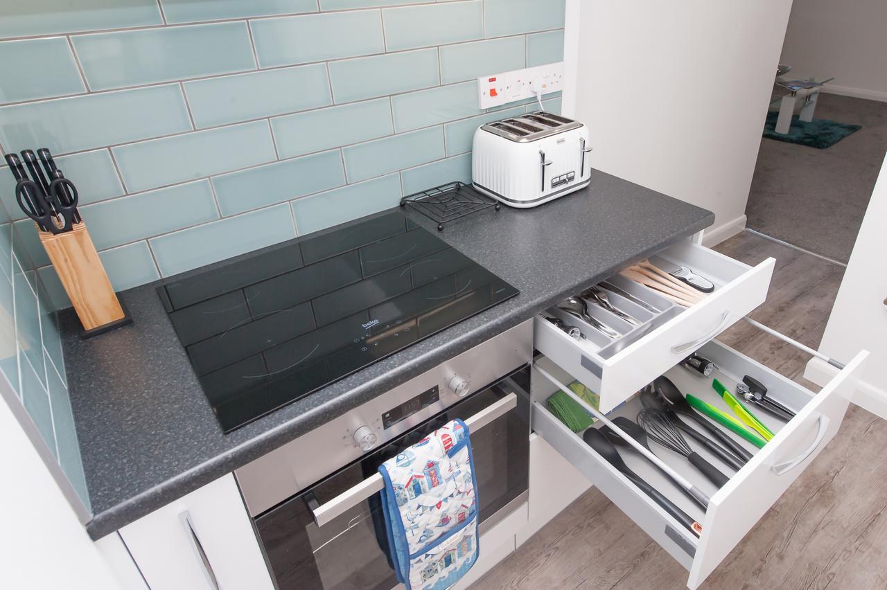 Two Bed Ground Floor Apartment, Sleeps Six, Free Parking And High Speed Wifi ラムズゲート エクステリア 写真