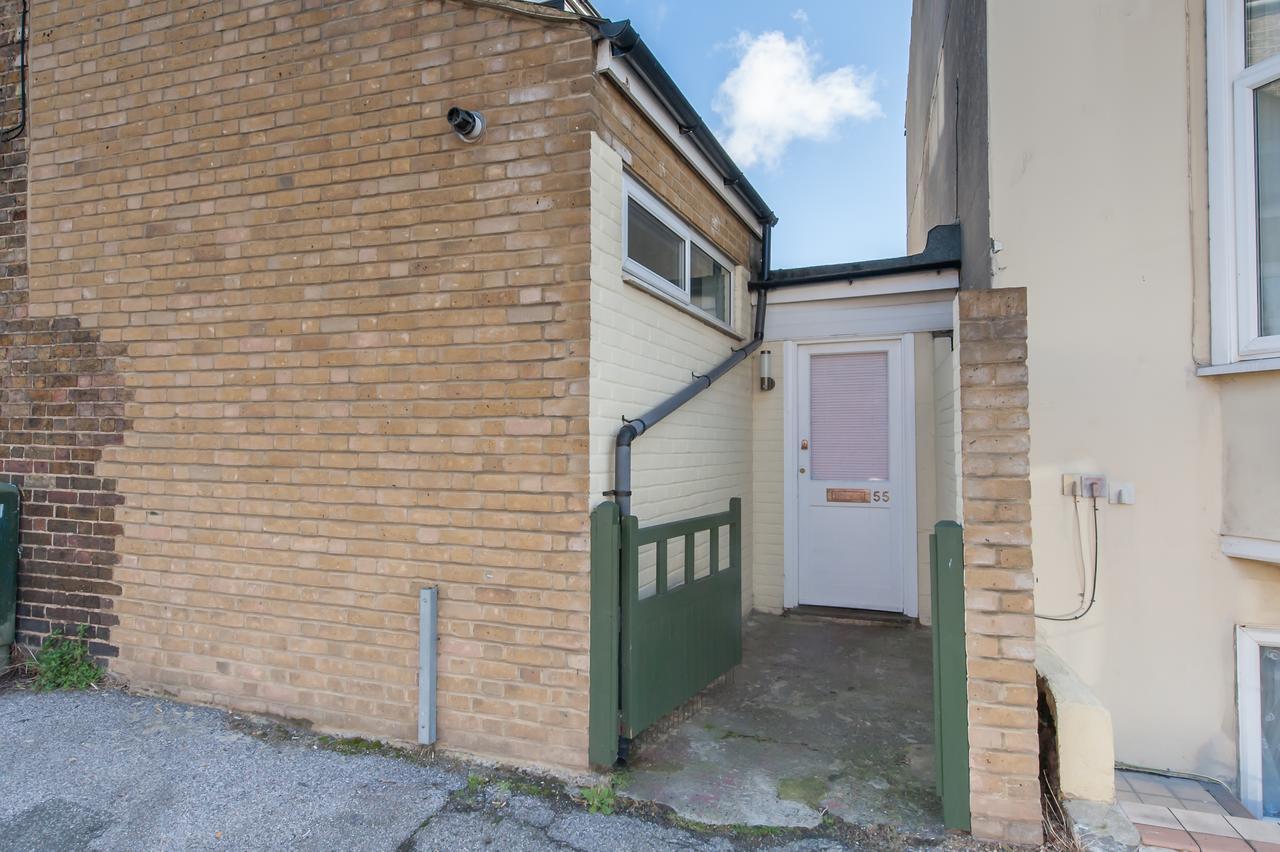 Two Bed Ground Floor Apartment, Sleeps Six, Free Parking And High Speed Wifi ラムズゲート エクステリア 写真